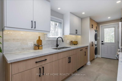 1 South Boulevard • Innisfil, ON photo 9