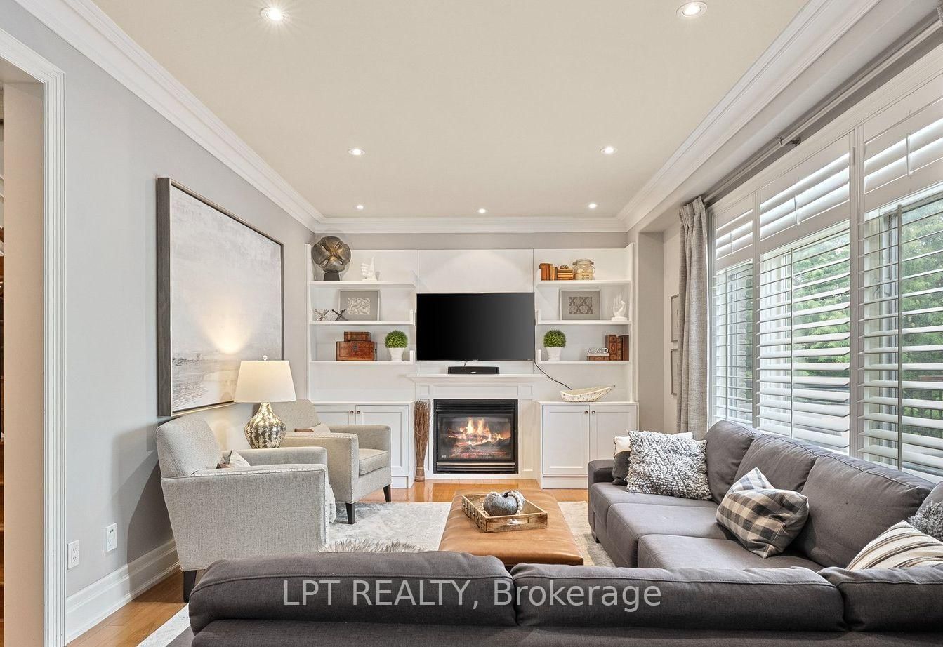112 Tyler Street • Aurora, ON photo 11