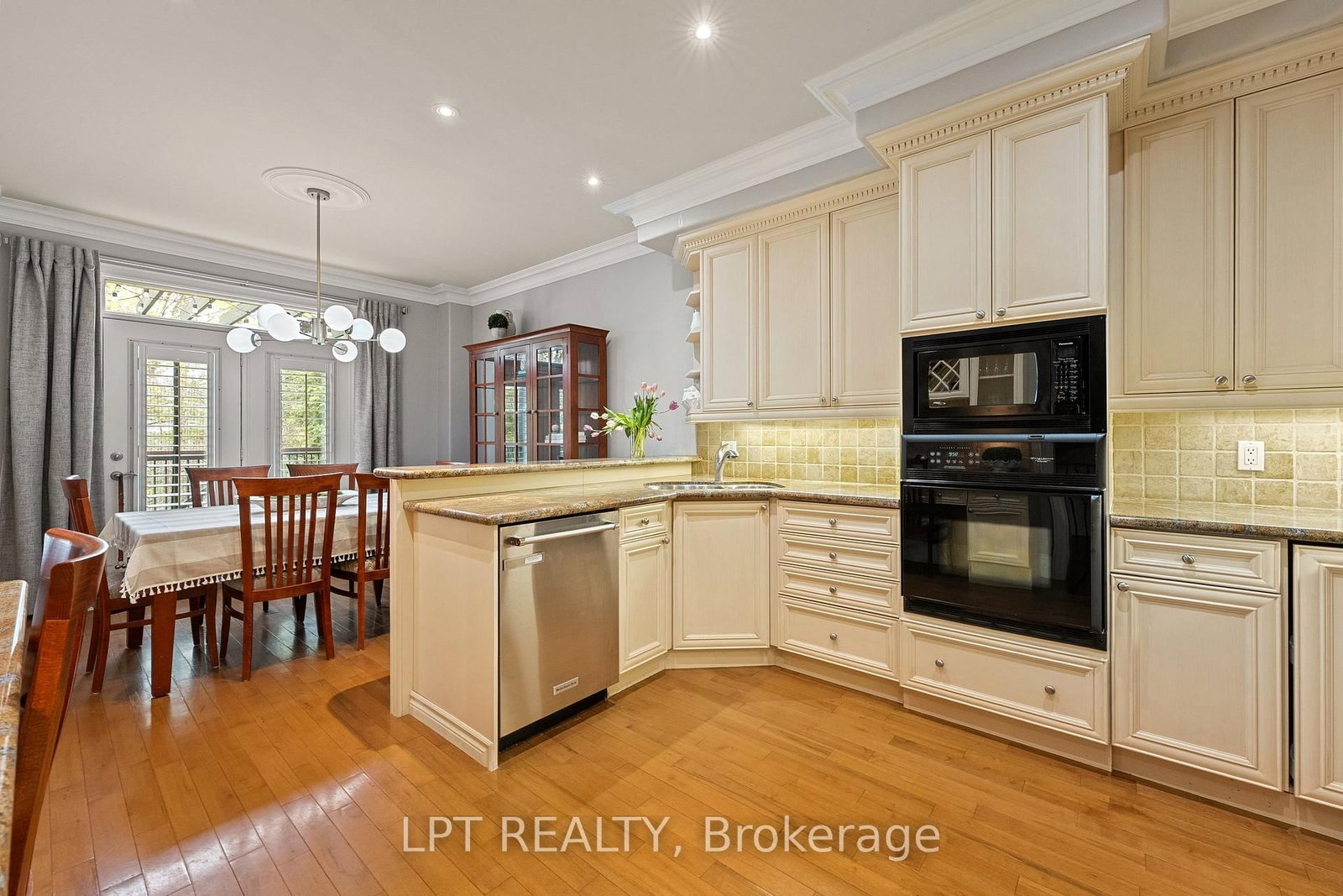 112 Tyler Street • Aurora, ON photo 14