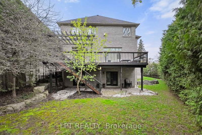 112 Tyler Street • Aurora, ON photo 4