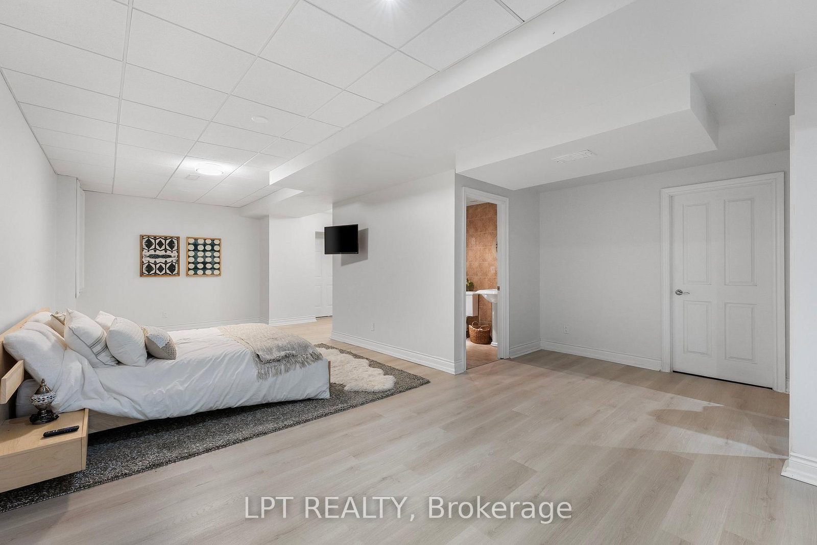 112 Tyler Street • Aurora, ON photo 44