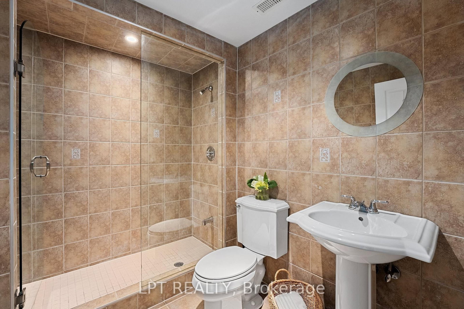 112 Tyler Street • Aurora, ON photo 45