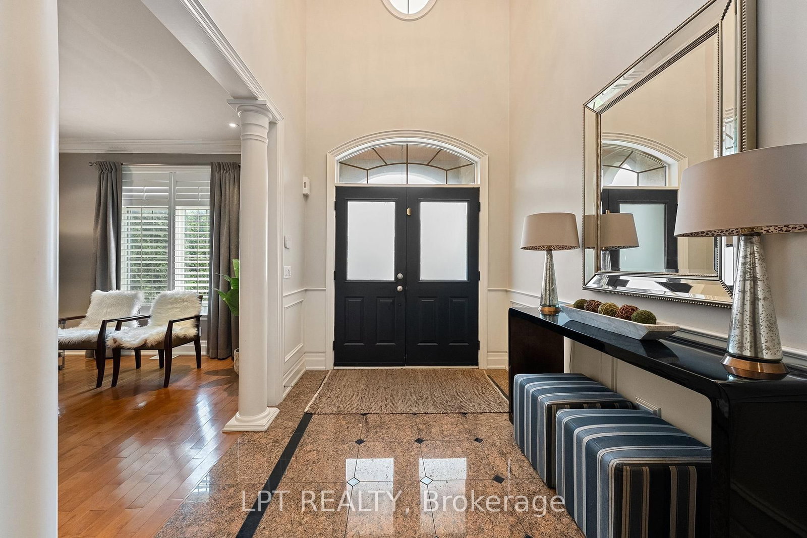 112 Tyler Street • Aurora, ON photo 5