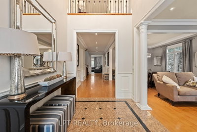 112 Tyler Street • Aurora, ON photo 6