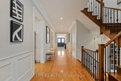 112 Tyler Street • Aurora, ON photo 7