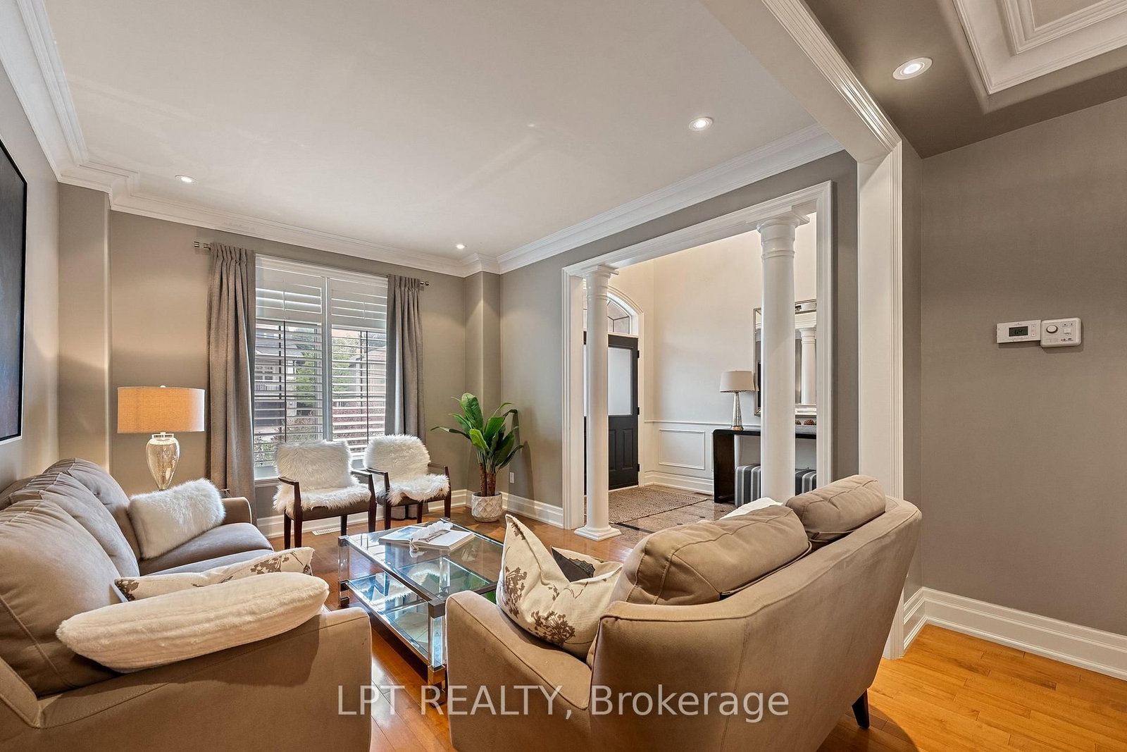 112 Tyler Street • Aurora, ON photo 9