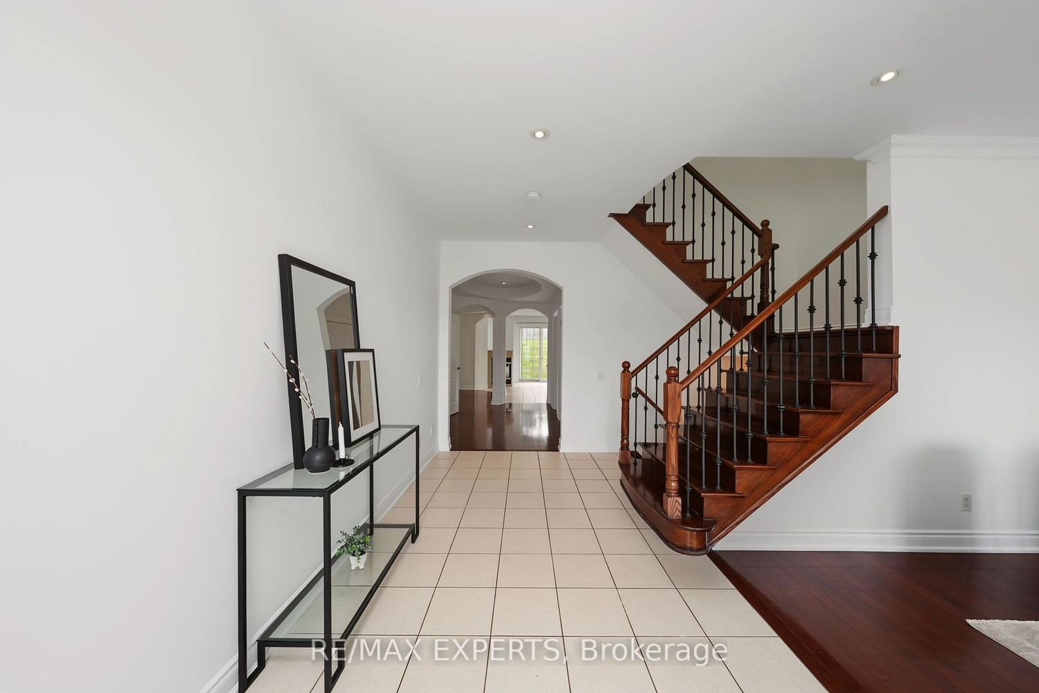 12 Sweet Valerie Court • Vaughan, ON photo 5