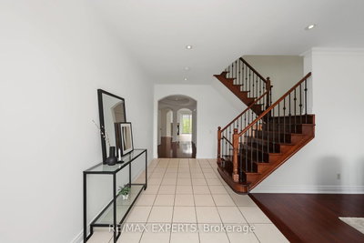 12 Sweet Valerie Court • Vaughan, ON photo 5