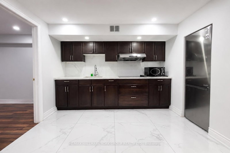 33 Deerwood Crescent