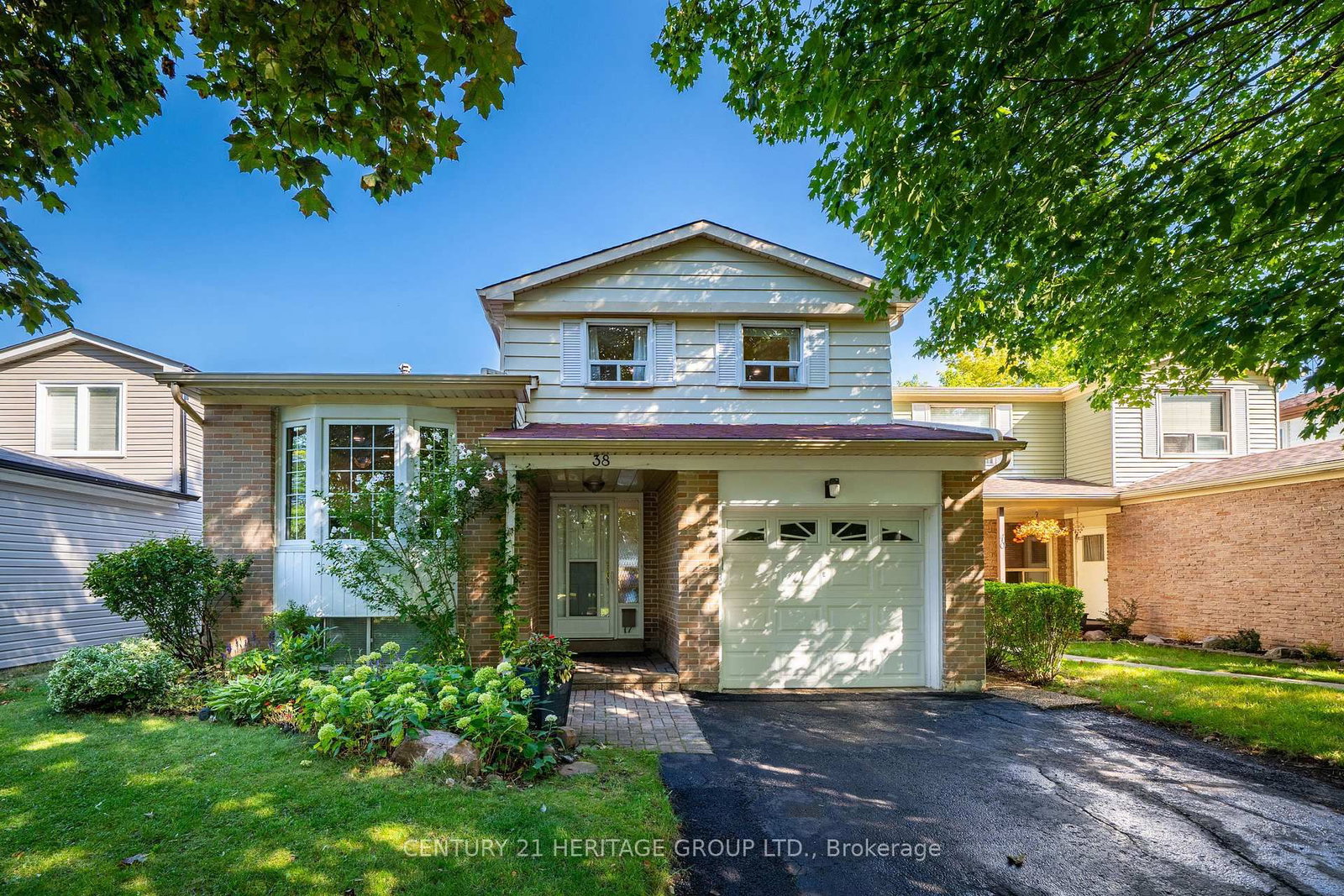 38 Kitsilano Crescent • Richmond Hill, ON photo 1