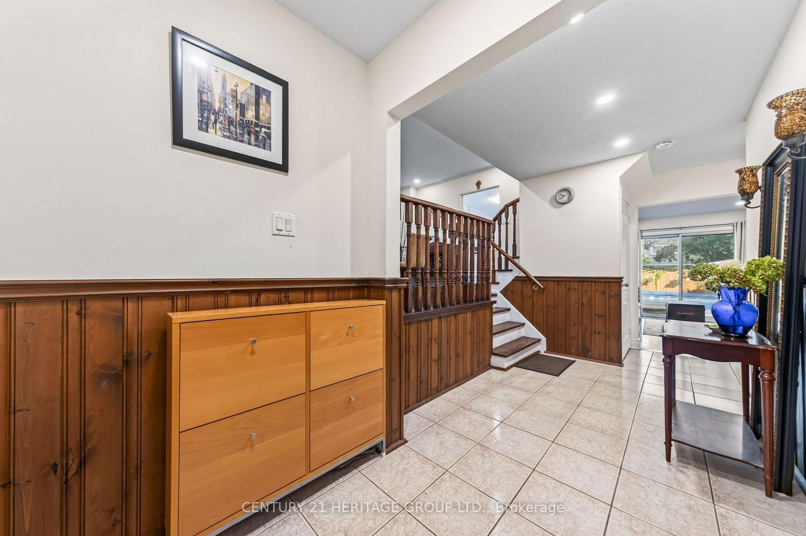 38 Kitsilano Crescent • Richmond Hill, ON photo 2