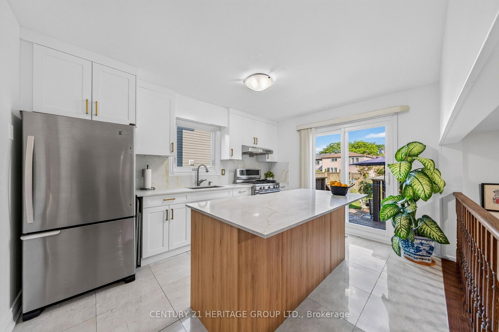 38 Kitsilano Crescent • Richmond Hill, ON photo 6