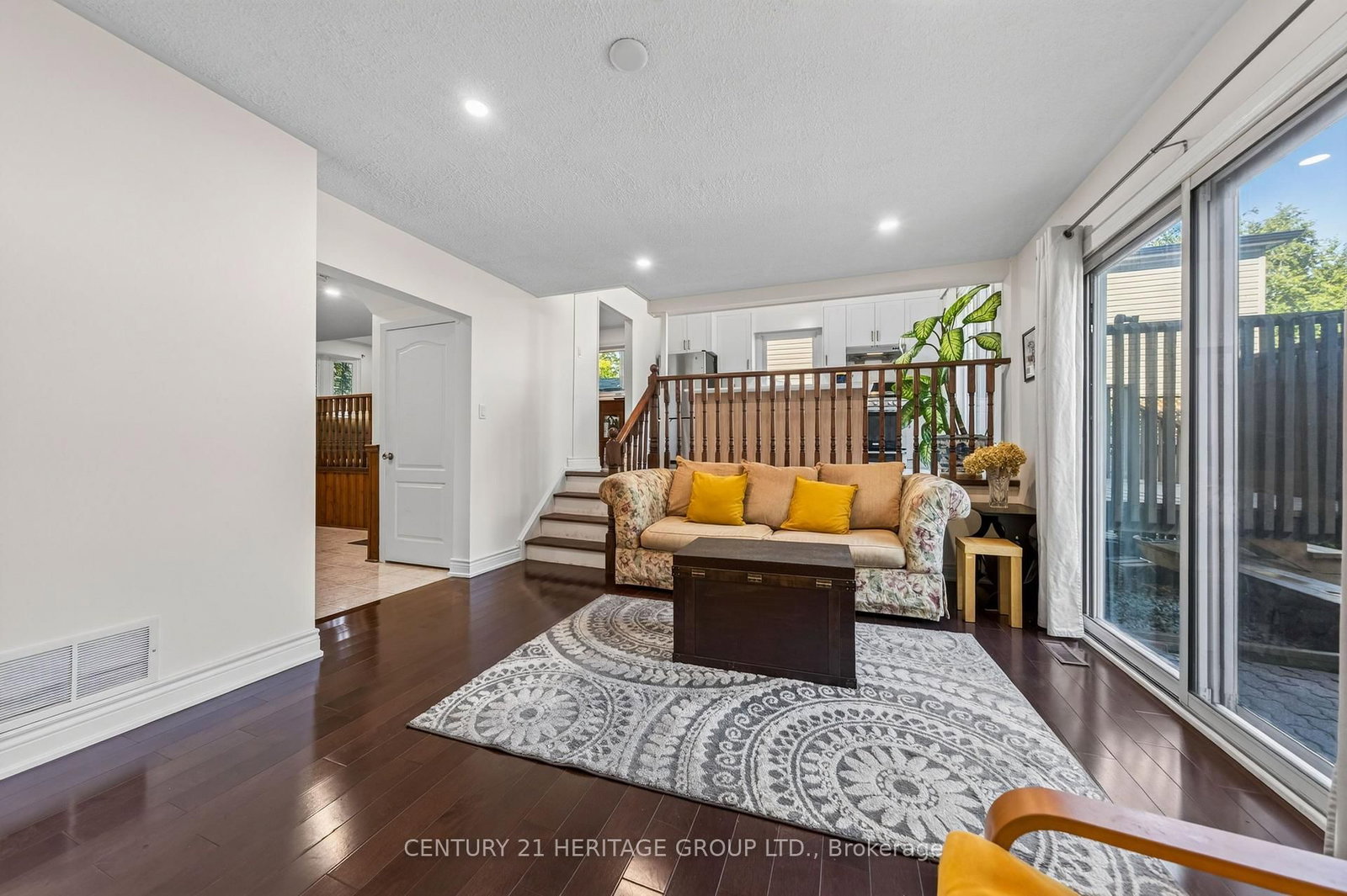 38 Kitsilano Crescent • Richmond Hill, ON photo 9