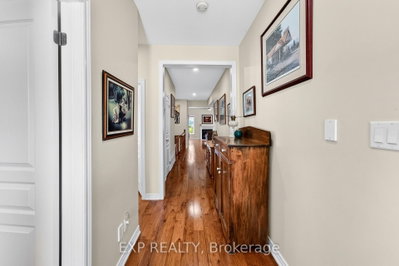 17 Wyndham Circle • Georgina, ON photo 6