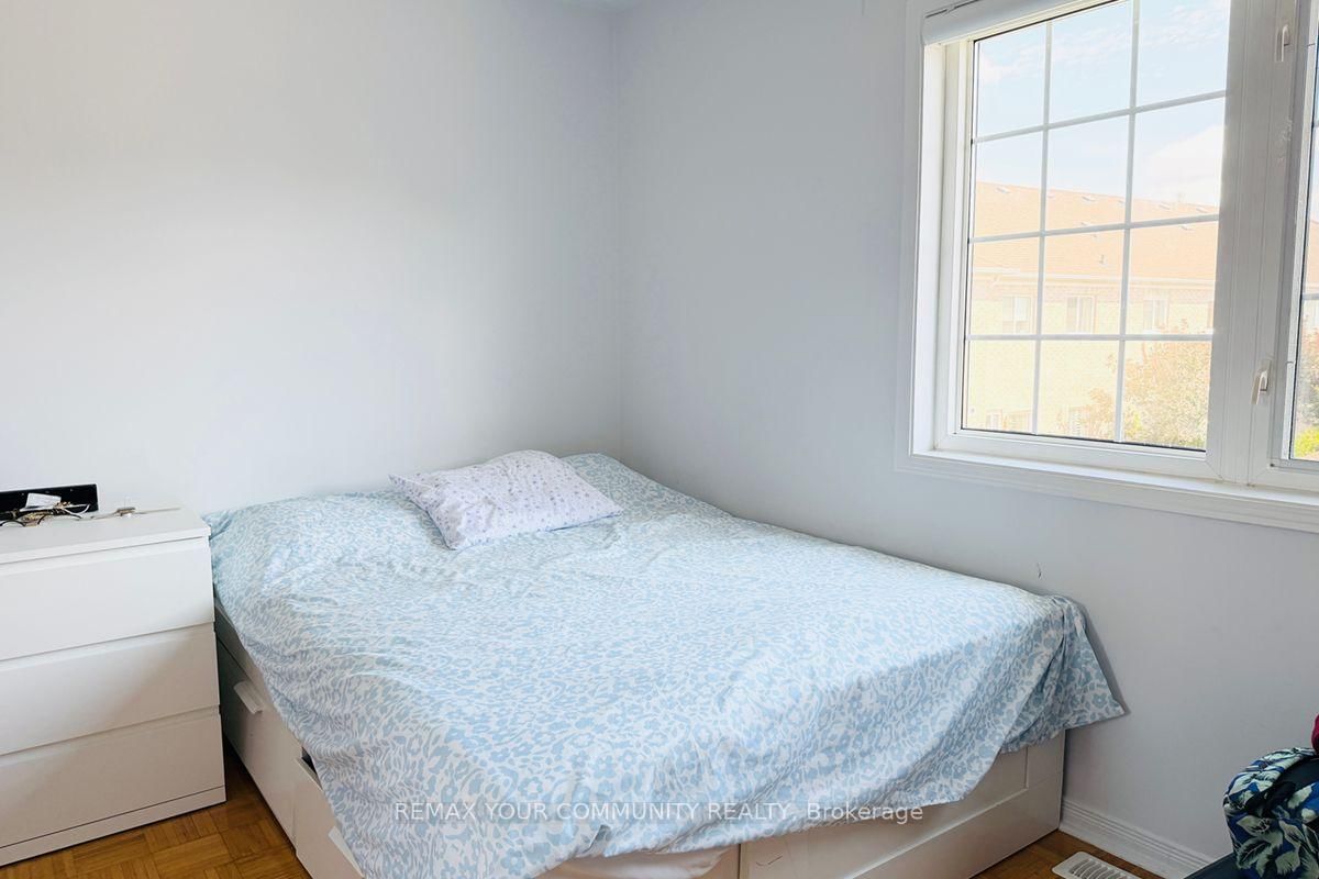 15 Benjamin Hood Crescent • Vaughan, ON photo 8