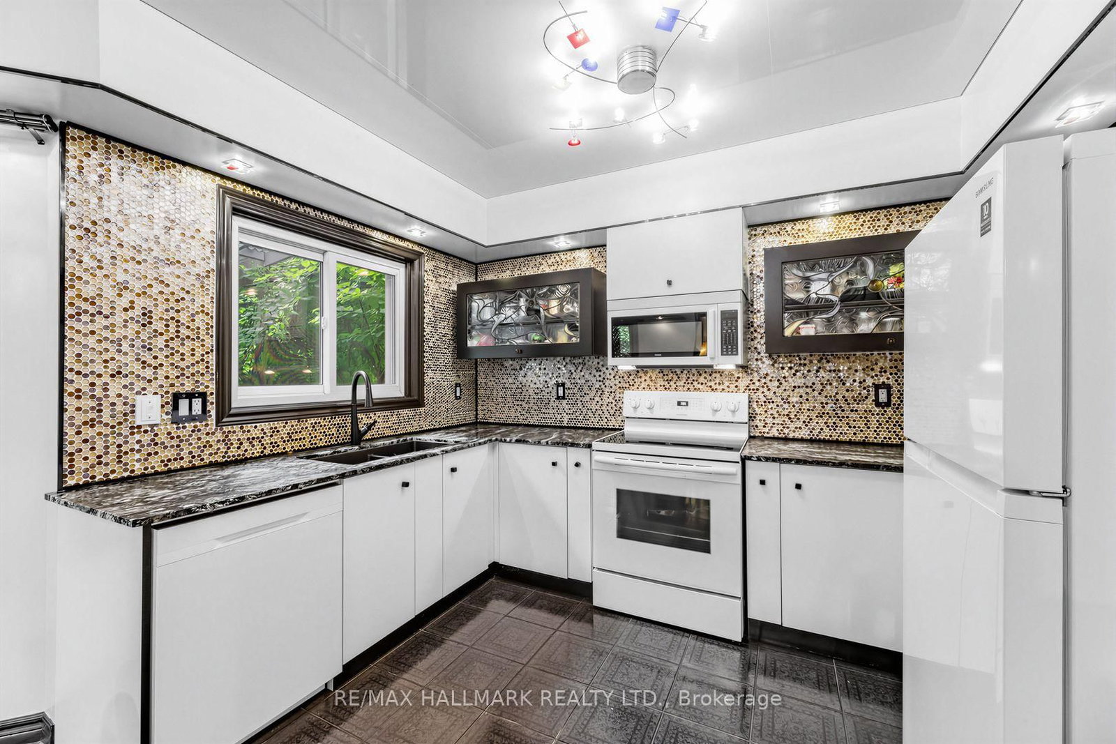 106 Larratt Lane • Richmond Hill, ON photo 16