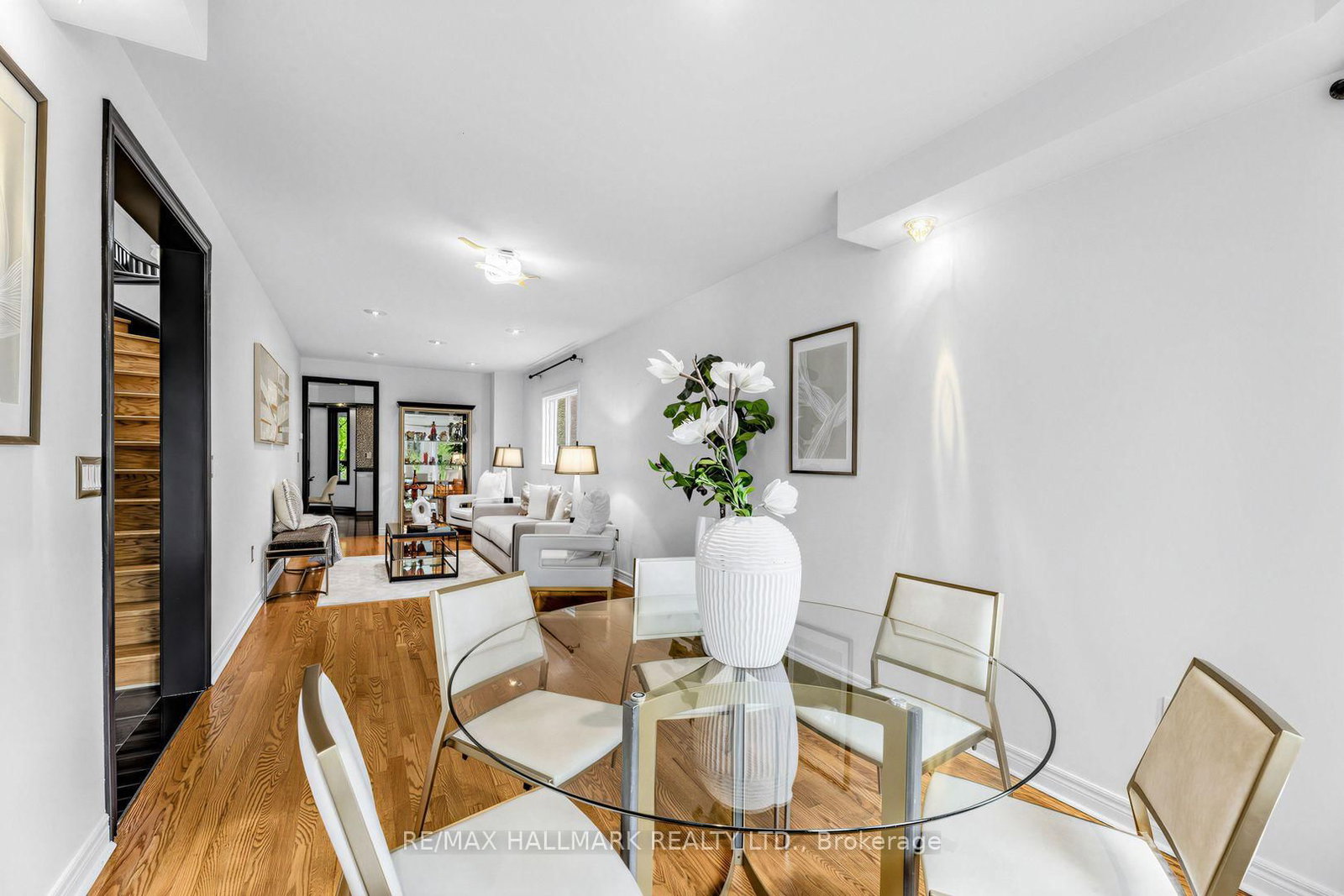 106 Larratt Lane • Richmond Hill, ON photo 9