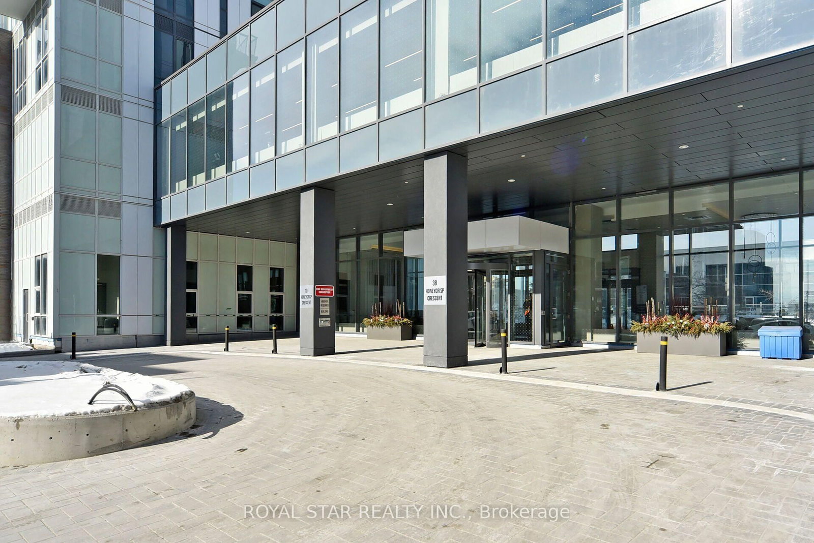 909 - 10 Honeycrisp Crescent, Vaughan 4