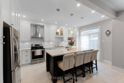 37 Redfinch Crescent • Vaughan, ON photo 8