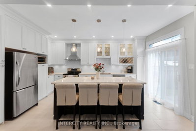 37 Redfinch Crescent • Vaughan, ON photo 9