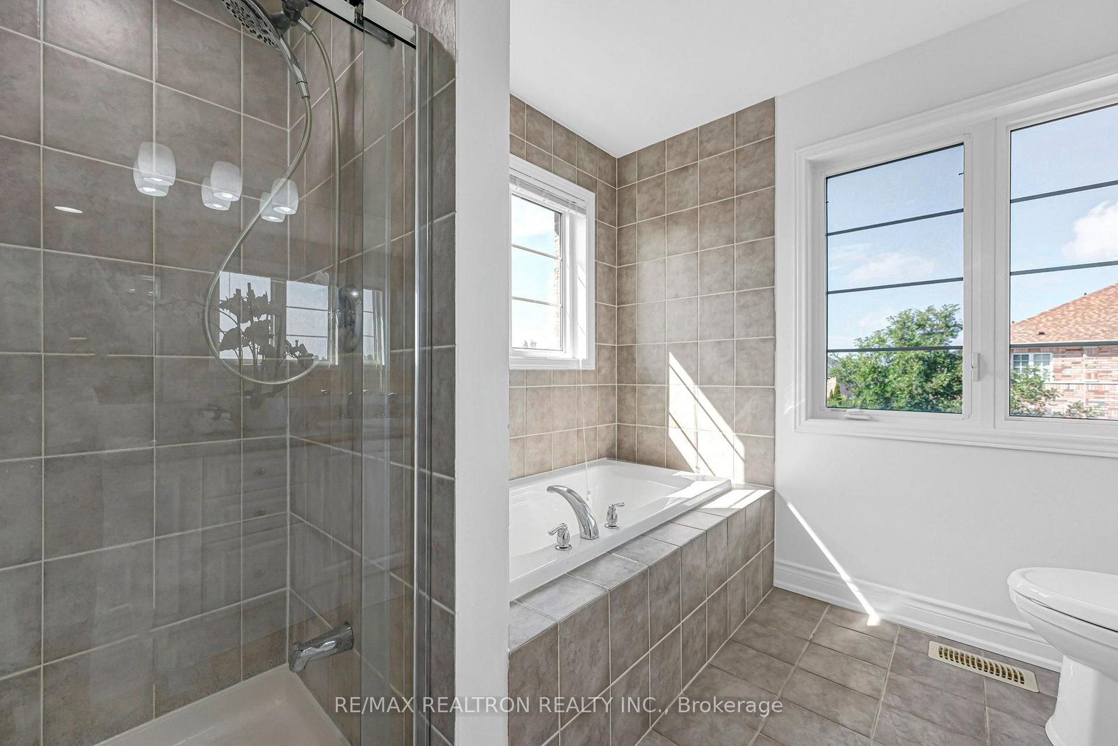 112 Duffin Drive • Whitchurch-Stouffville, ON photo 19