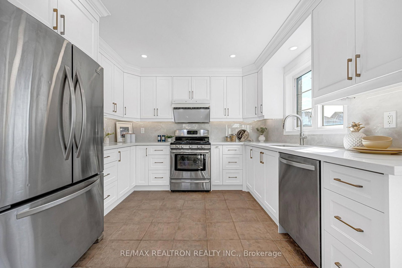 112 Duffin Drive • Whitchurch-Stouffville, ON photo 7
