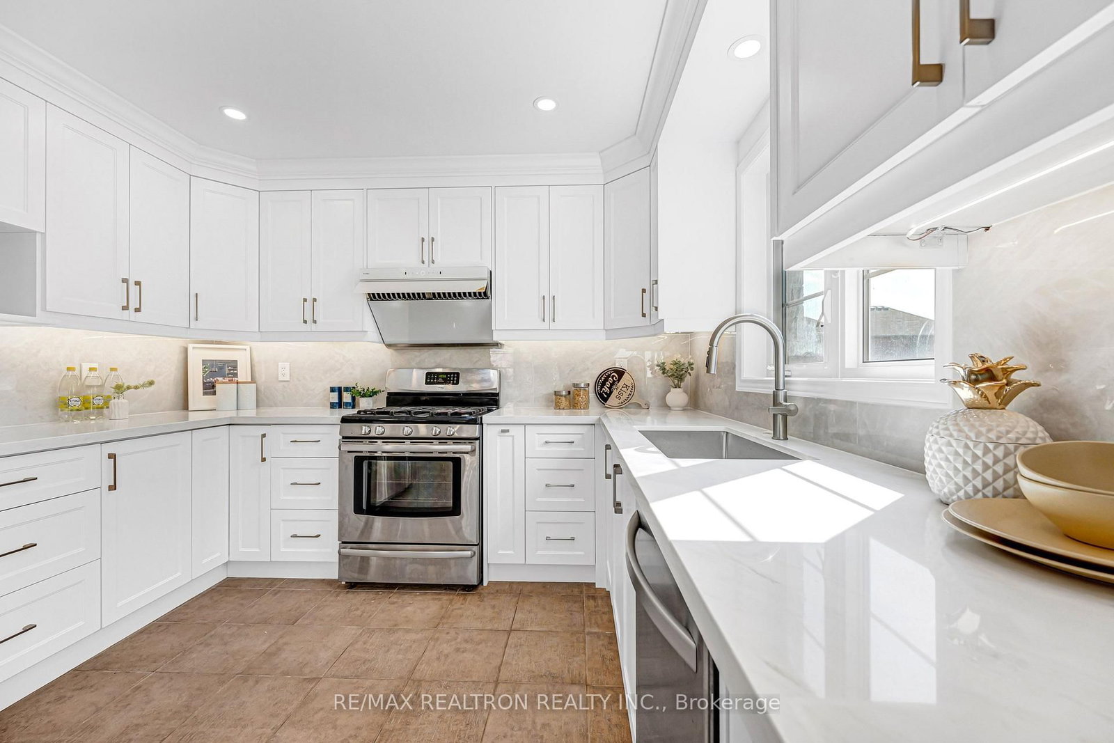 112 Duffin Drive • Whitchurch-Stouffville, ON photo 9