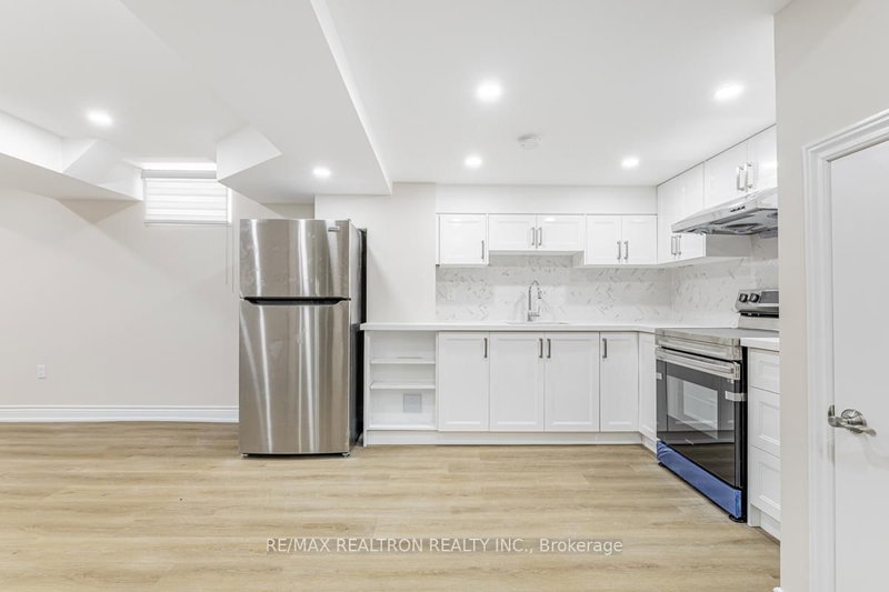 103 Beverley Glen Boulevard