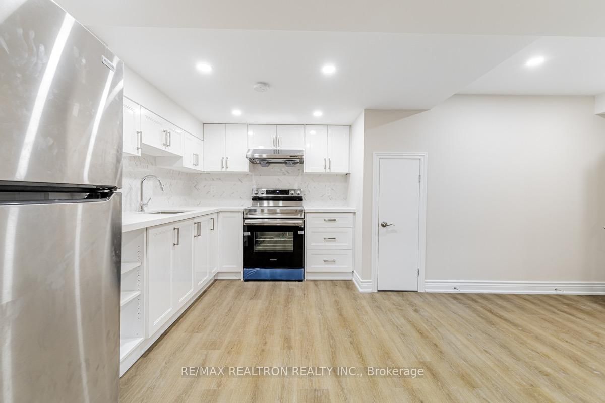 103 Beverley Glen Blvd, Vaughan, view 3