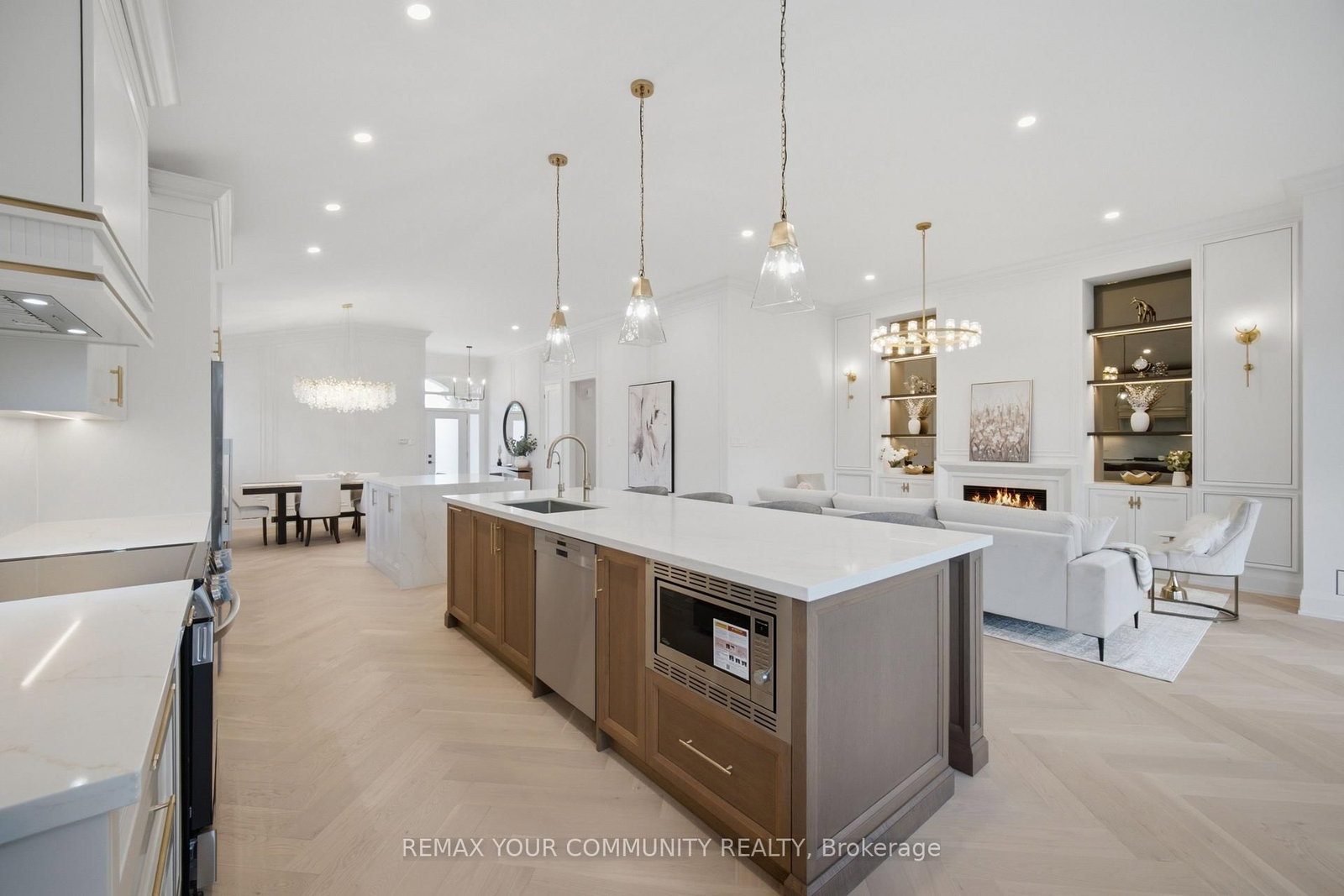 2 Suggs Lane • Whitchurch-Stouffville, ON photo 11