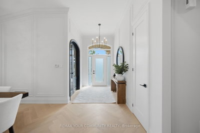 2 Suggs Lane • Whitchurch-Stouffville, ON photo 3