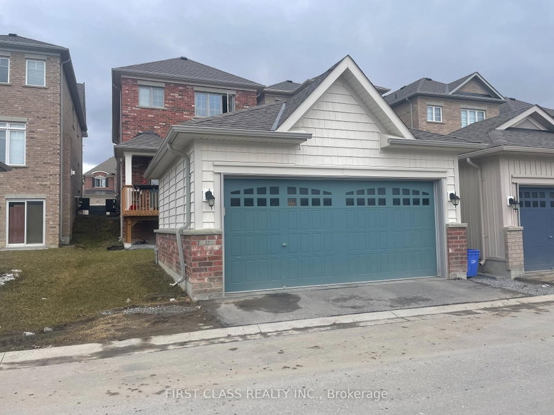 27 Clara May Avenue