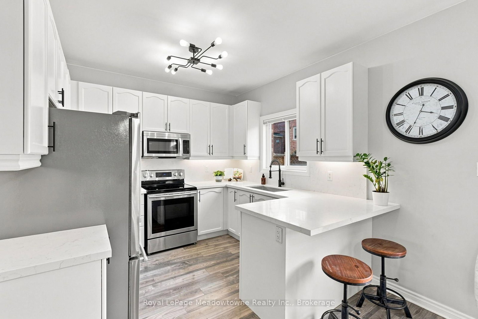 140 Laurendale Avenue • Georgina, ON photo 17