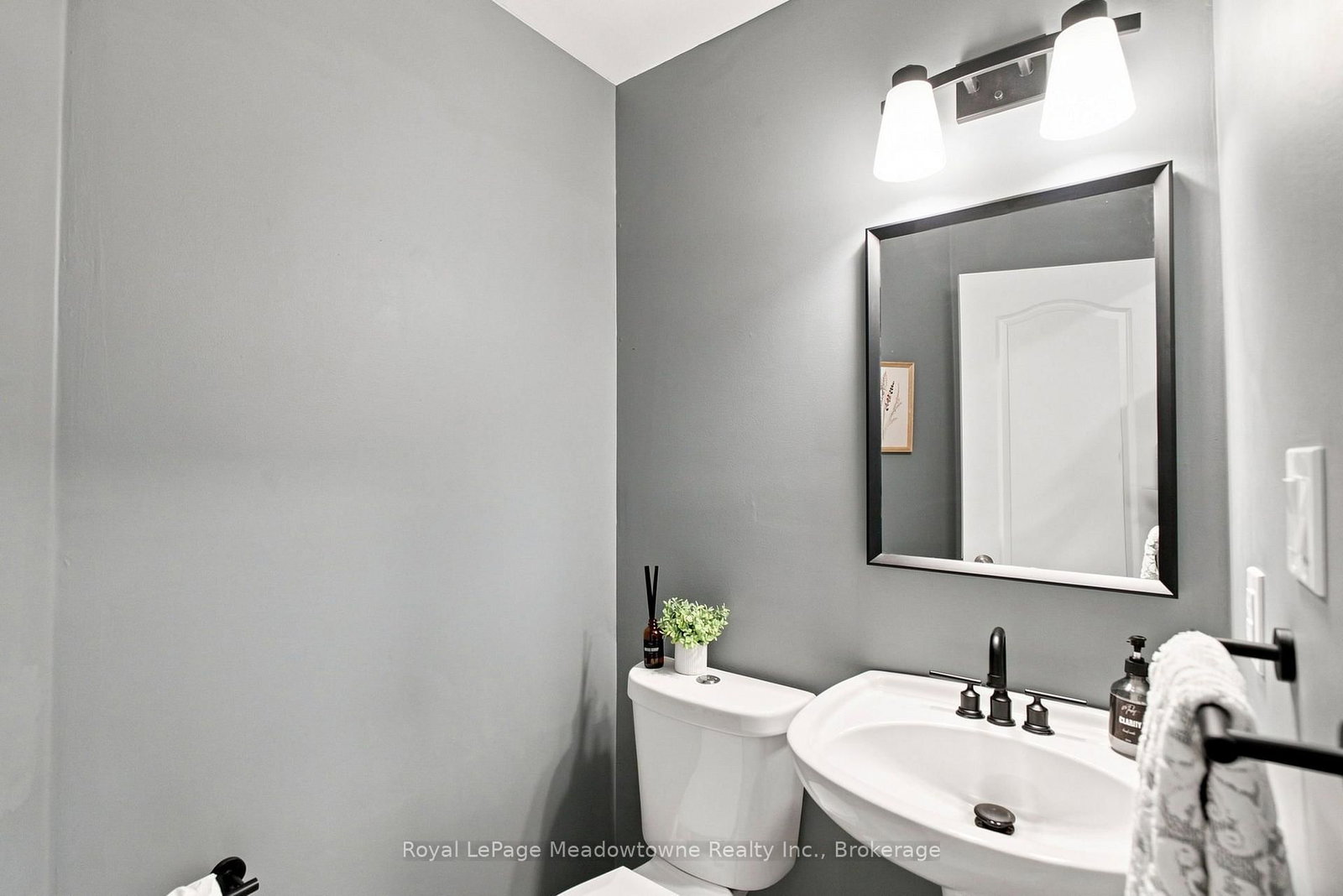 140 Laurendale Avenue • Georgina, ON photo 19