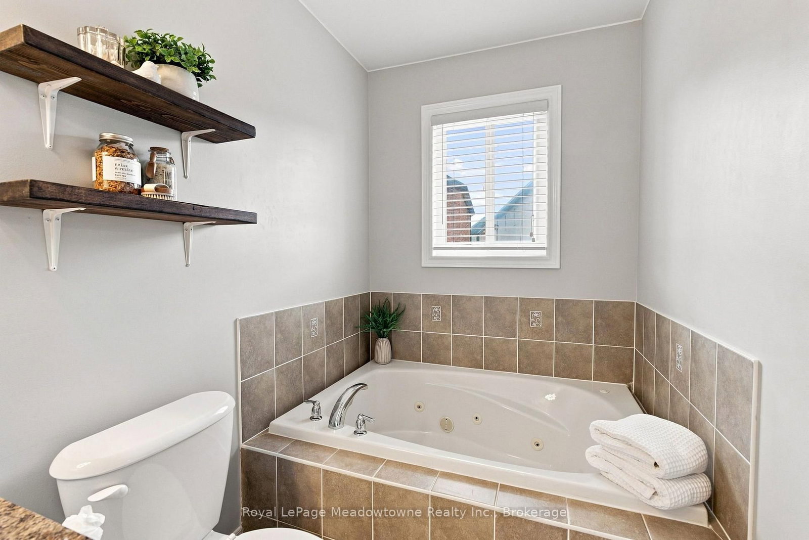 140 Laurendale Avenue • Georgina, ON photo 34