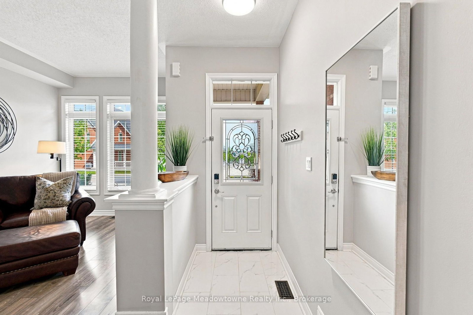 140 Laurendale Avenue • Georgina, ON photo 4