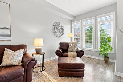 140 Laurendale Avenue • Georgina, ON photo 7
