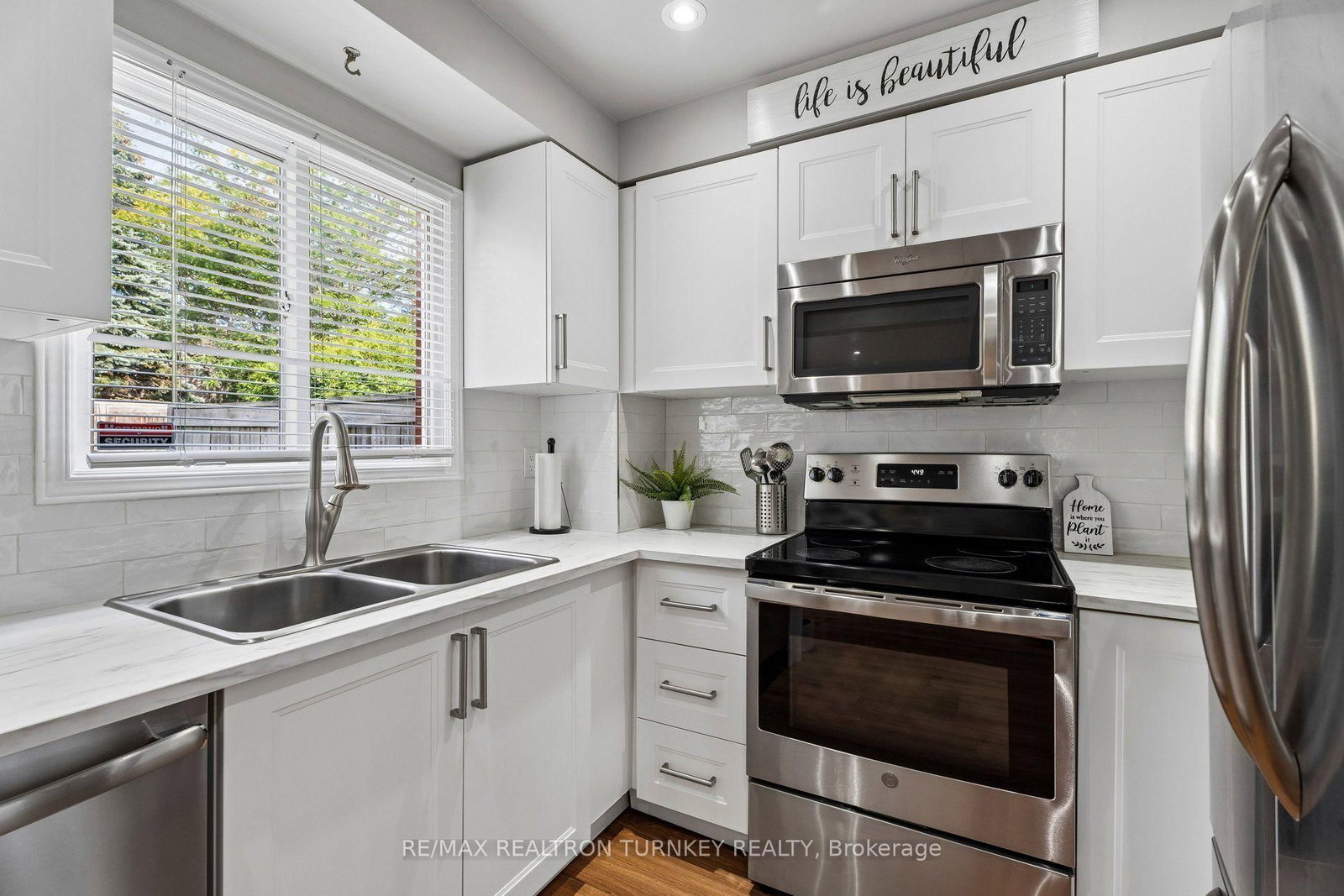 805 Playter Crescent • Newmarket, ON photo 13