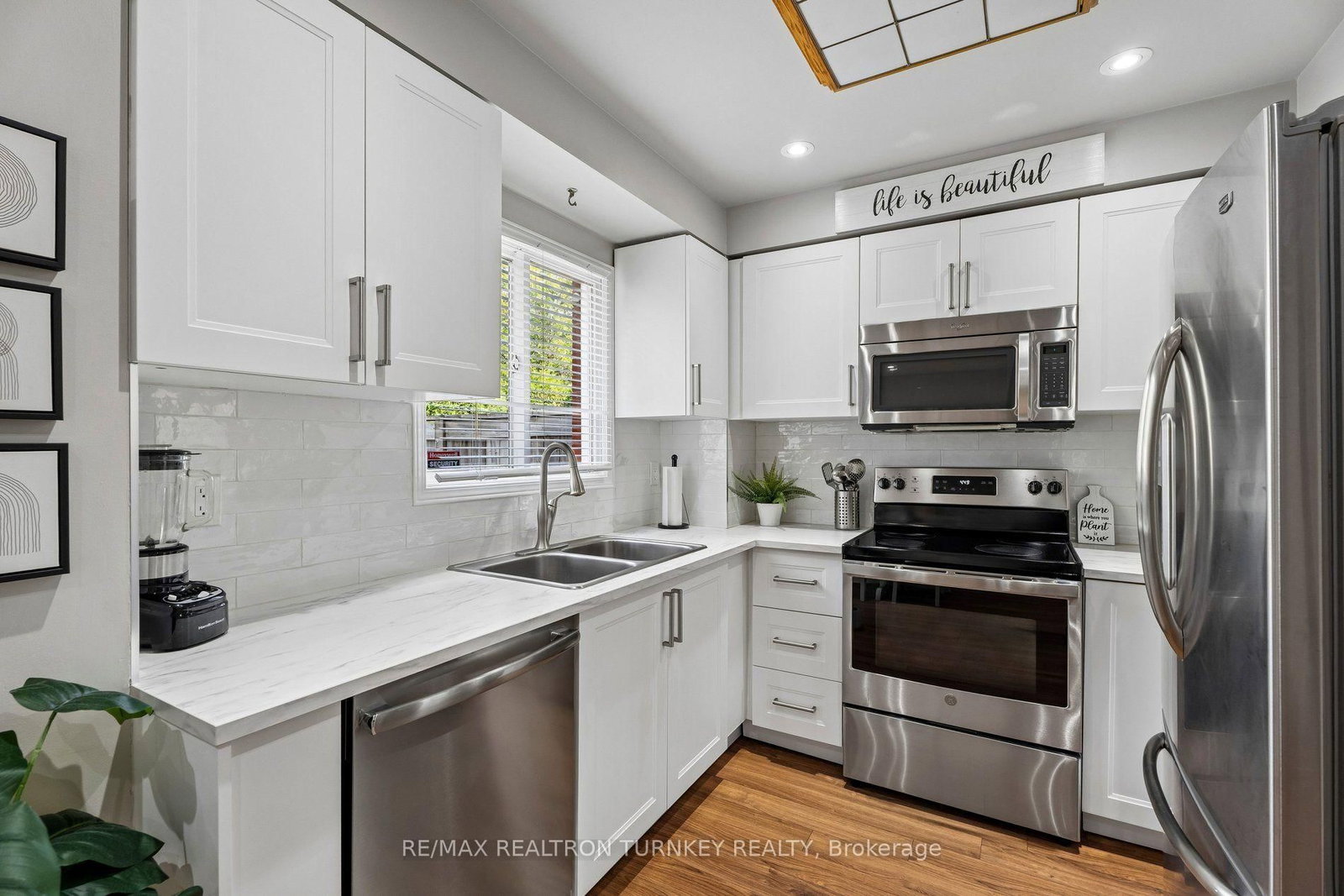 805 Playter Crescent • Newmarket, ON photo 14