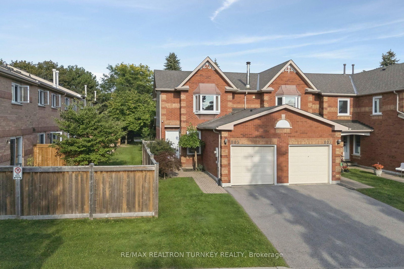 805 Playter Crescent • Newmarket, ON photo 3