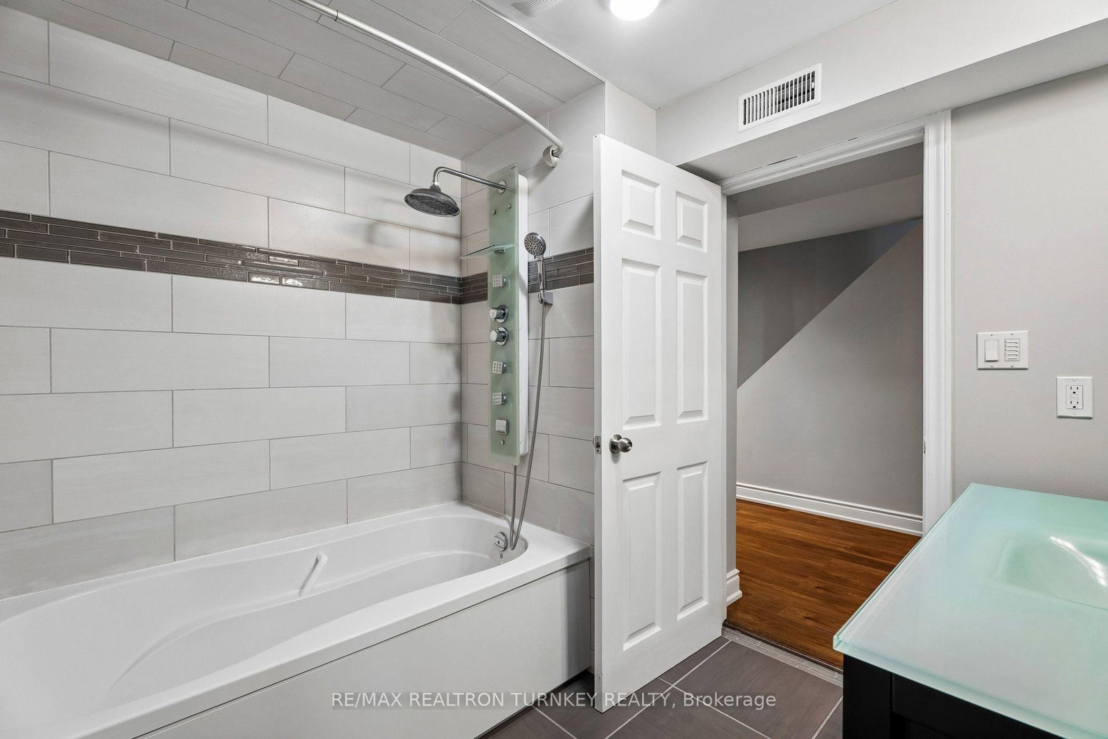 805 Playter Crescent • Newmarket, ON photo 38