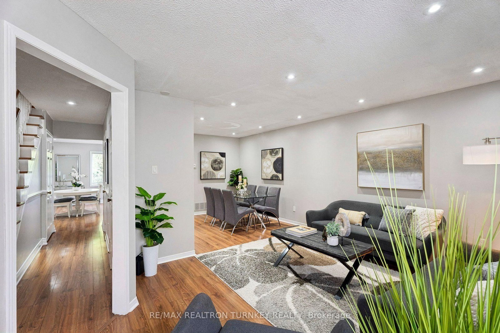 805 Playter Crescent • Newmarket, ON photo 5