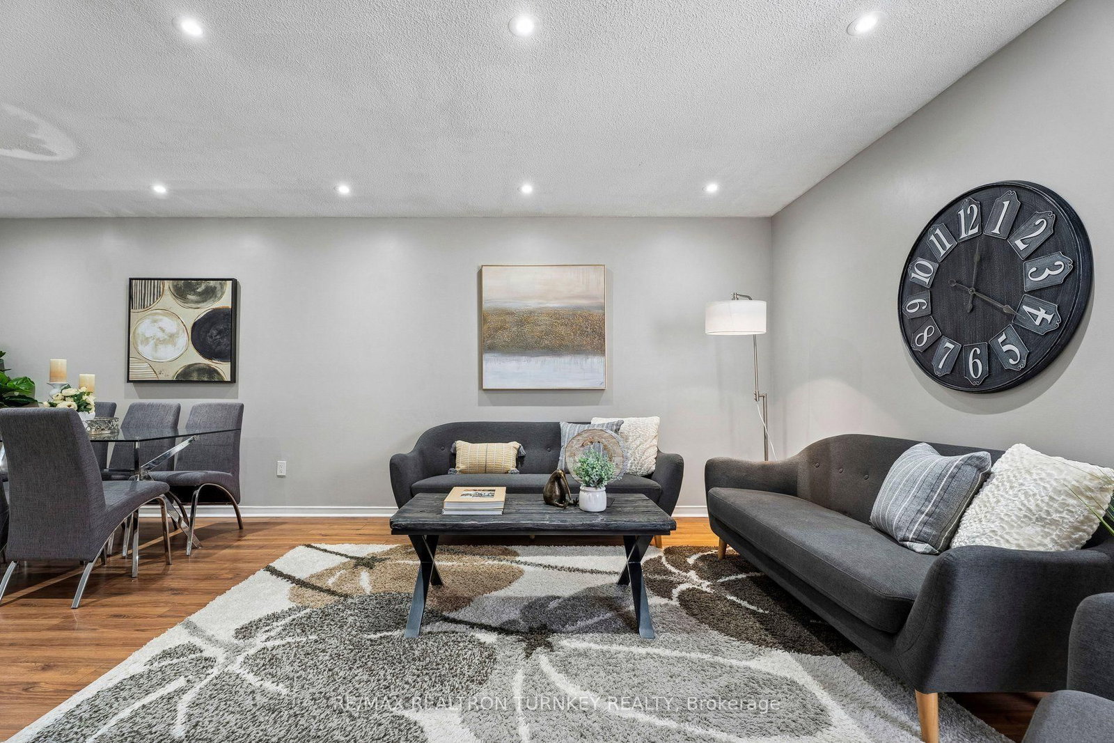 805 Playter Crescent • Newmarket, ON photo 6