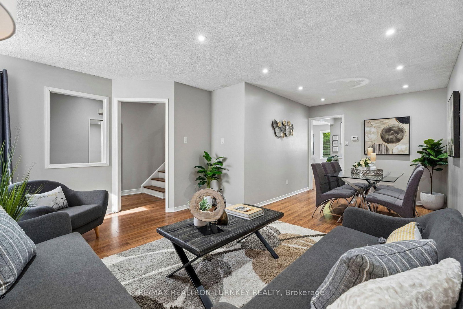 805 Playter Crescent • Newmarket, ON photo 8