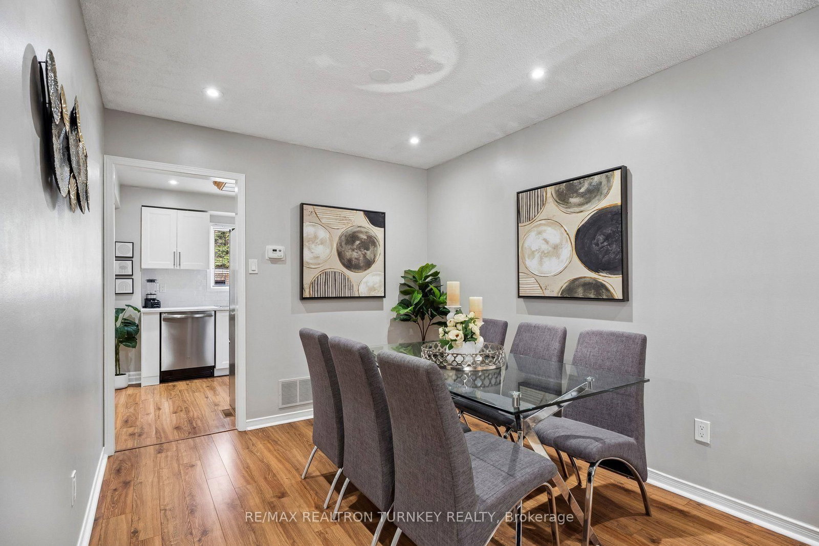 805 Playter Crescent • Newmarket, ON photo 9