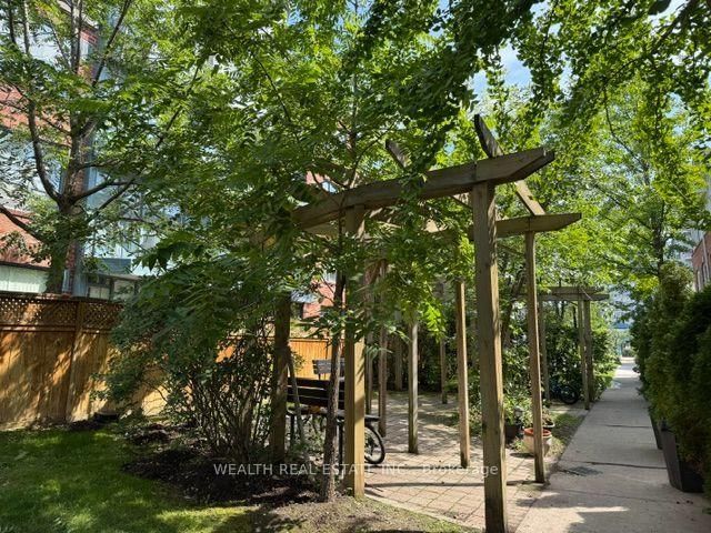 102-7378 Yonge St, Vaughan, view 18