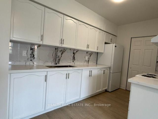 102 - 7378 Yonge Street