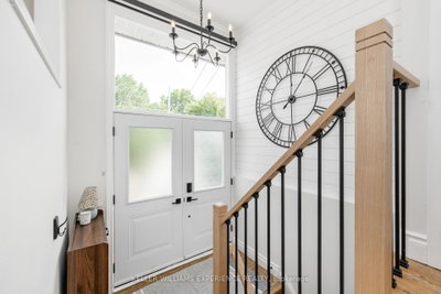 94 Back Street • Bradford West Gwillimbury, ON photo 3