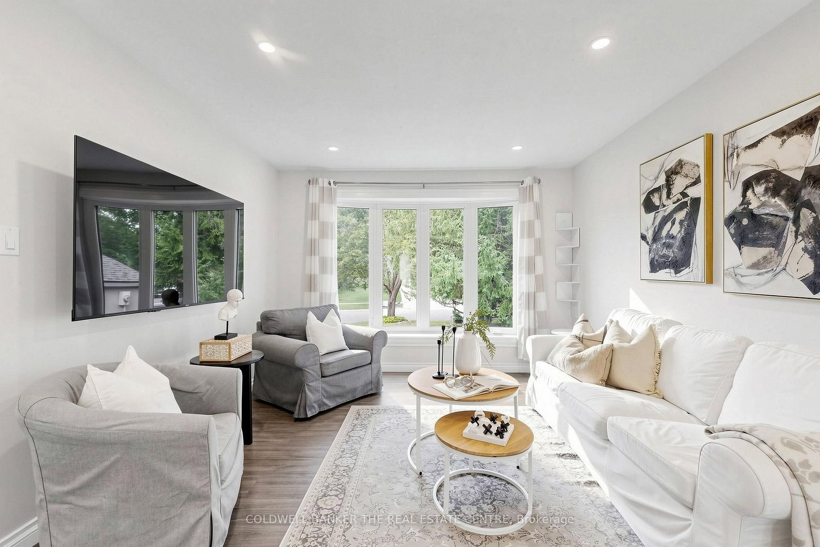 17 Blackstone Court • East Gwillimbury, ON photo 3
