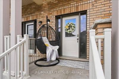 68 Lorne Thomas Place • New Tecumseth, ON photo 2